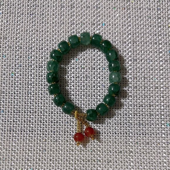 Handmade Green Jade Stretch Bracelet with Small Rust Tasseled Design - Picture 1 of 4